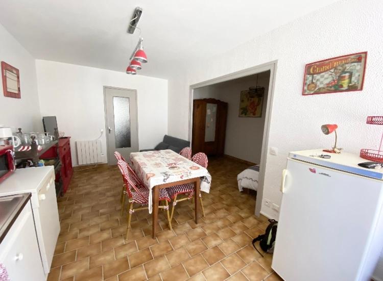 Studio en rez-de-chaussée tout équipé Jullianges Exterior foto