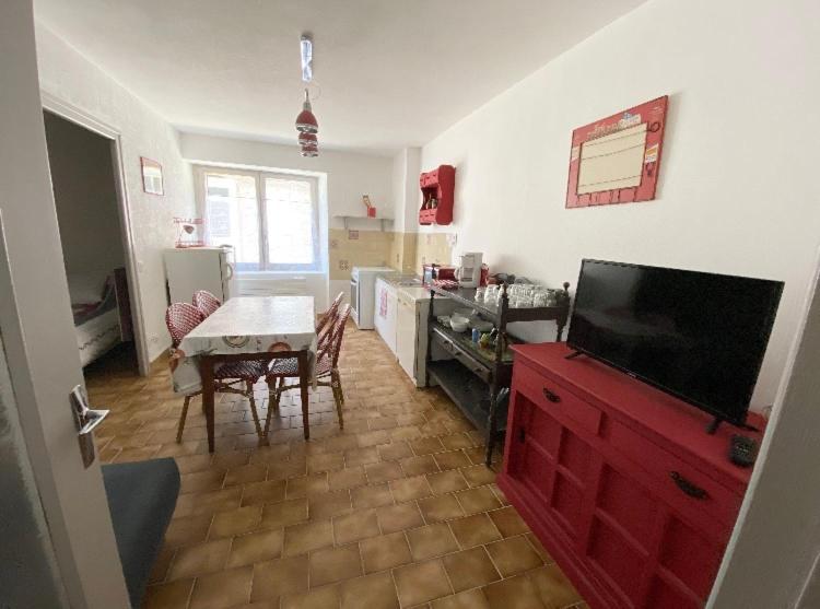 Studio en rez-de-chaussée tout équipé Jullianges Exterior foto